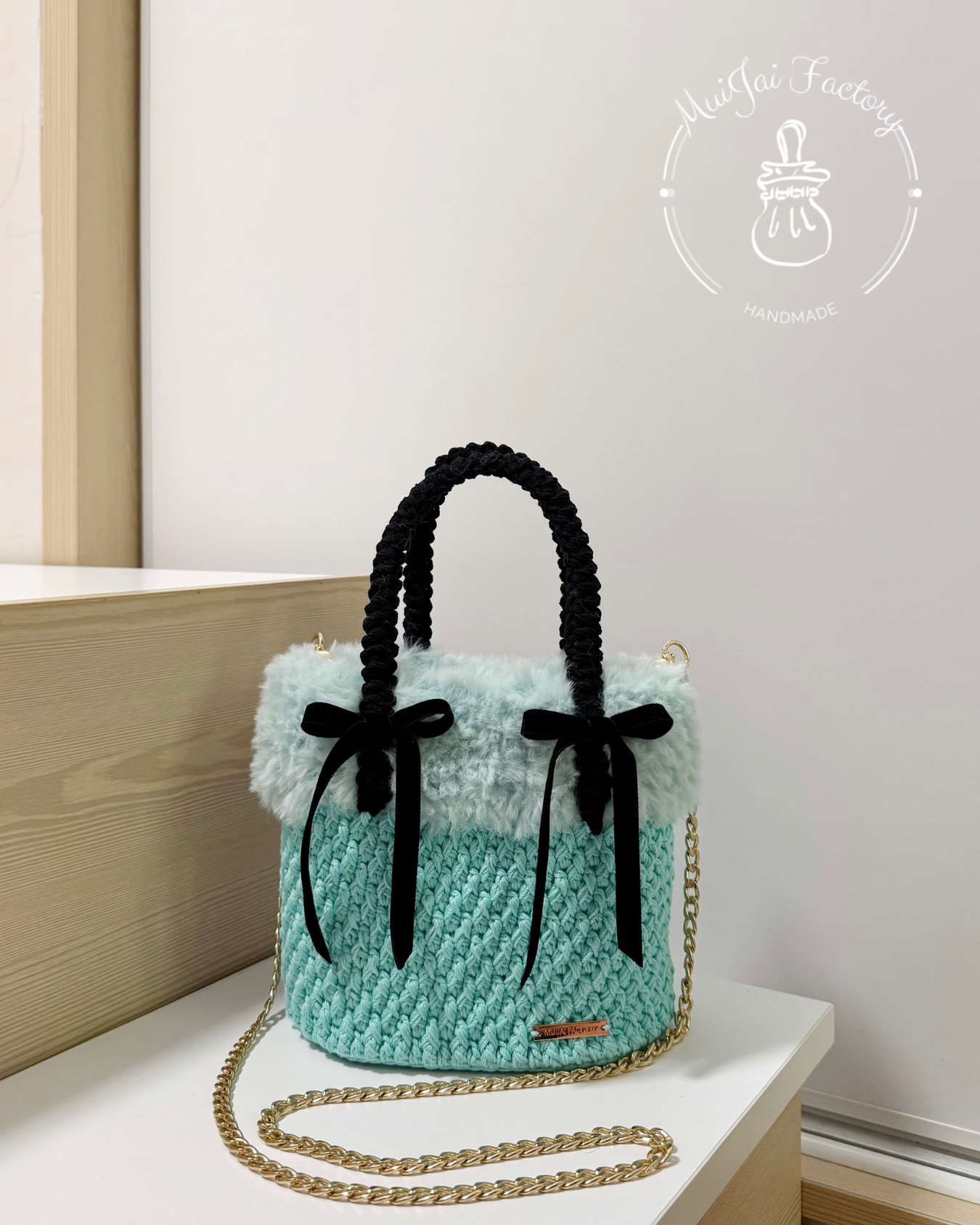 M009-SF: ♔ 𝙏𝙝𝙚 𝙉𝙪𝙩𝙘𝙧𝙖𝙘𝙠𝙚𝙧 (𝙁𝙡𝙪𝙛𝙛𝙮) 𝙍𝙞𝙗𝙗𝙤𝙣𝙨 𝘽𝙖𝙜 ♔