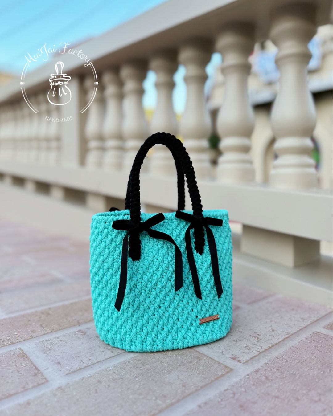 M009-S:  ♔ 𝙏𝙝𝙚 𝙉𝙪𝙩𝙘𝙧𝙖𝙘𝙠𝙚𝙧 𝙍𝙞𝙗𝙗𝙤𝙣𝙨 𝘽𝙖𝙜 ♔