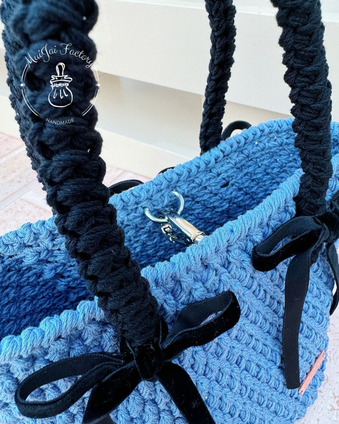 M009-S:  ♔ 𝙏𝙝𝙚 𝙉𝙪𝙩𝙘𝙧𝙖𝙘𝙠𝙚𝙧 𝙍𝙞𝙗𝙗𝙤𝙣𝙨 𝘽𝙖𝙜 ♔